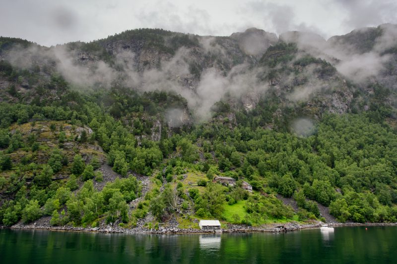 Bezpieczna i tania podróż do Norwegii. Dowiedz się, jak ją zorganizować